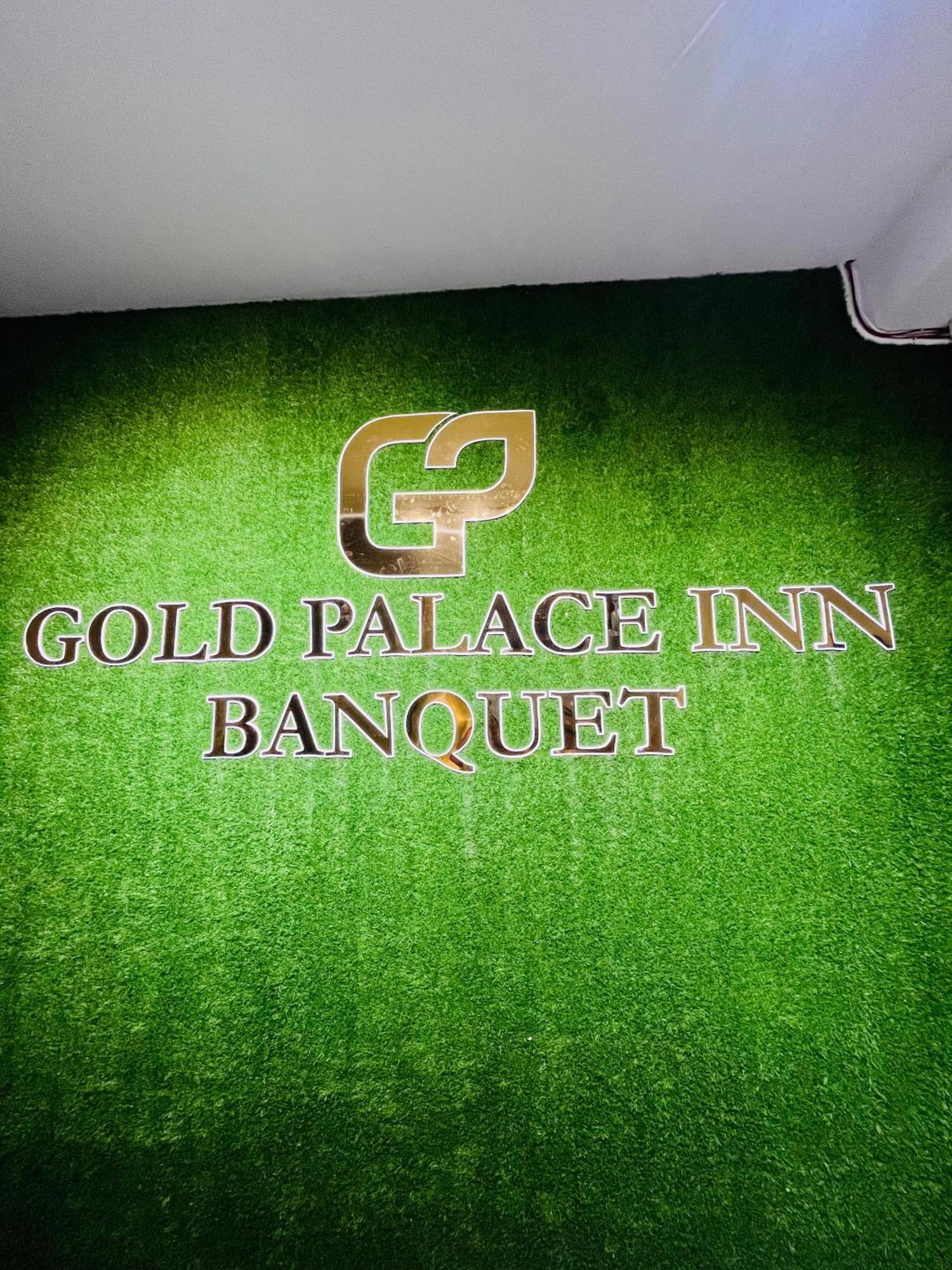 Hotel Gold Palace Inn Surate Extérieur photo