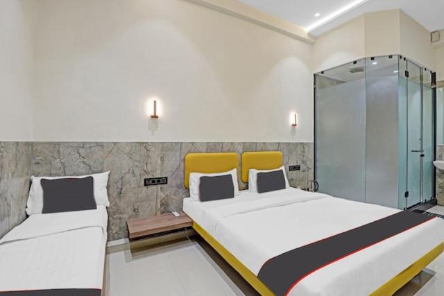 Hotel Gold Palace Inn Surate Extérieur photo