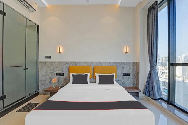 Hotel Gold Palace Inn Surate Extérieur photo